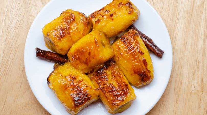 Plátanos maduros con canela