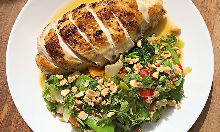 Salteado asiático con pollo