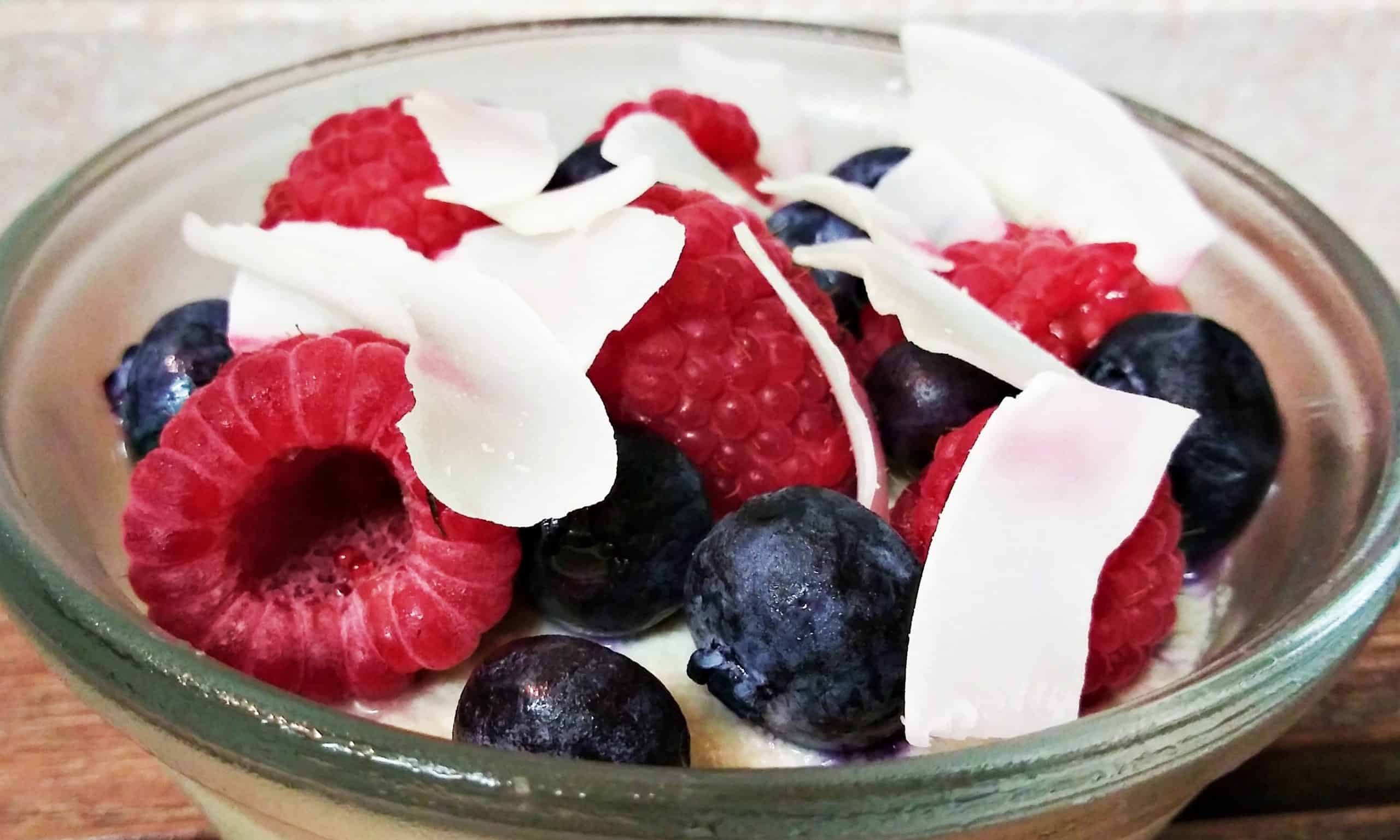 Tarta de frutos rojos sin hornear