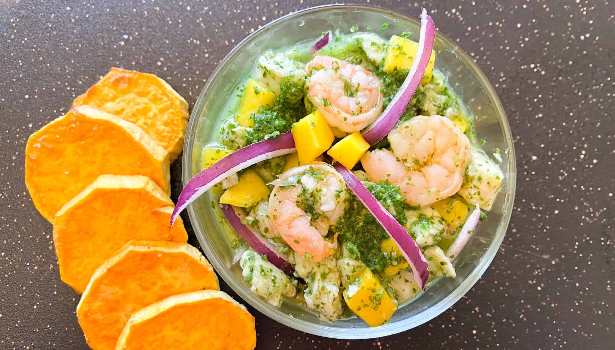 Ceviche mixto en salsa de cilantro